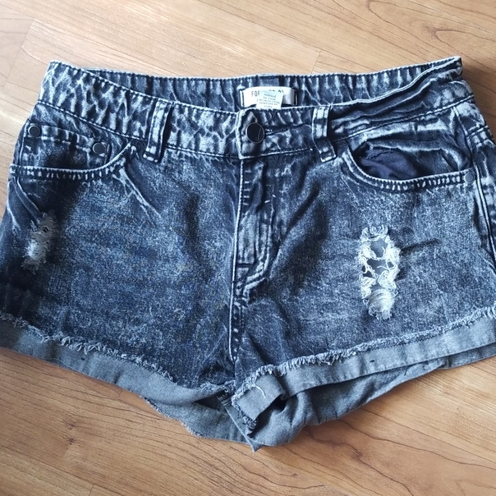 Forever 21 Black Acid Wash Distressed Summer Boho Festival Denim Shorts